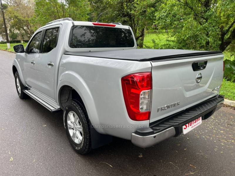 NISSAN - FRONTIER - 2017/2018 - Prata - R$ 134.000,00