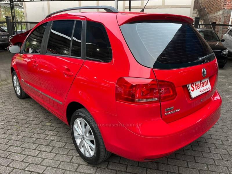 VOLKSWAGEN - SPACEFOX - 2010/2011 - Vermelha - R$ 41.900,00