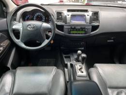 TOYOTA - HILUX SW4 - 2015/2015 - Branca - R$ 159.000,00