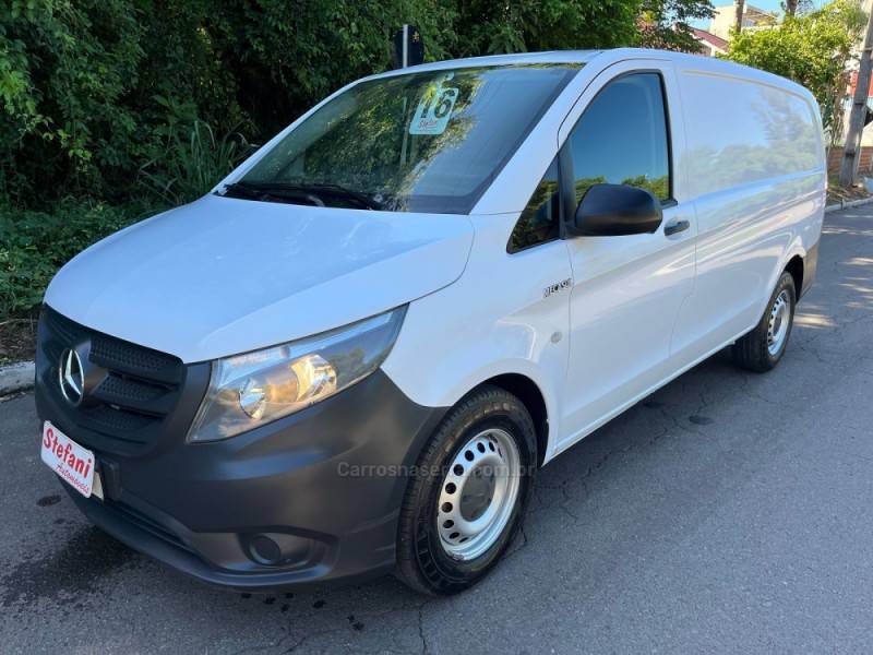 MERCEDES-BENZ - VITO - 2015/2016 - Branca - R$ 96.900,00