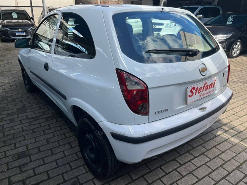 CHEVROLET - CELTA - 2010/2011 - Branca - R$ 31.900,00