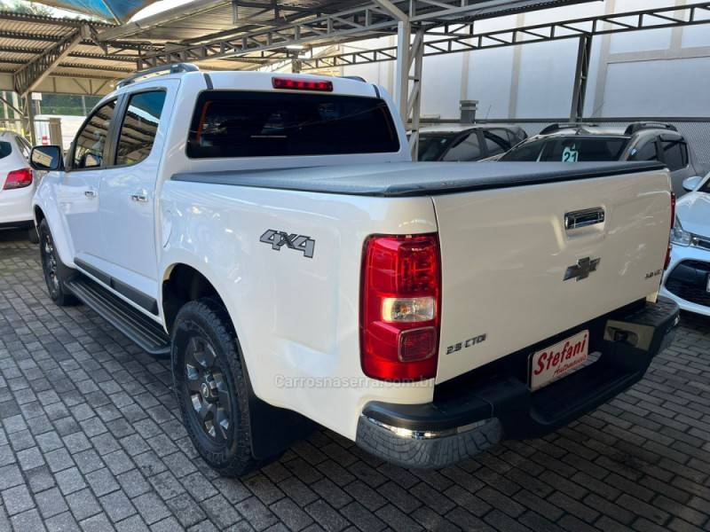 CHEVROLET - S10 - 2012/2013 - Branca - R$ 113.900,00