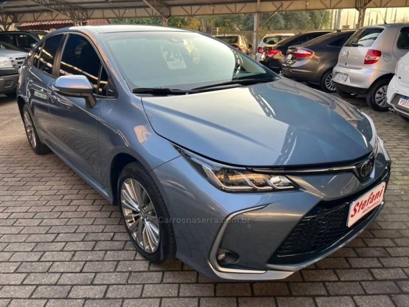 TOYOTA - COROLLA - 2023/2024 - Cinza - R$ 148.900,00