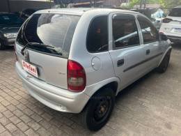 CHEVROLET - CORSA - 2000/2001 - Prata - R$ 10.500,00
