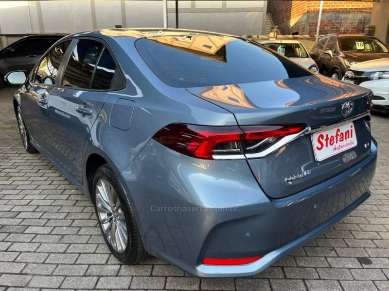 TOYOTA - COROLLA - 2023/2024 - Cinza - R$ 148.900,00