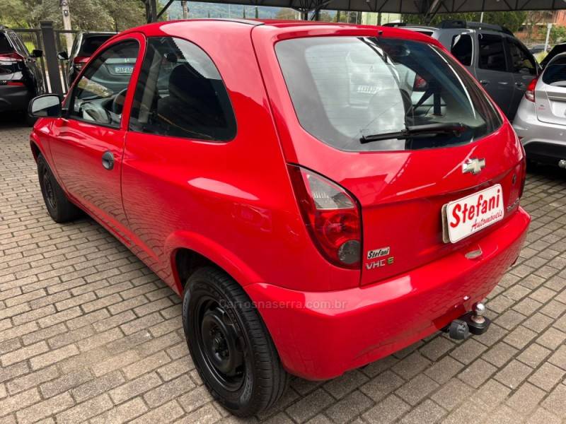 CHEVROLET - CELTA - 2012/2013 - Vermelha - R$ 28.000,00