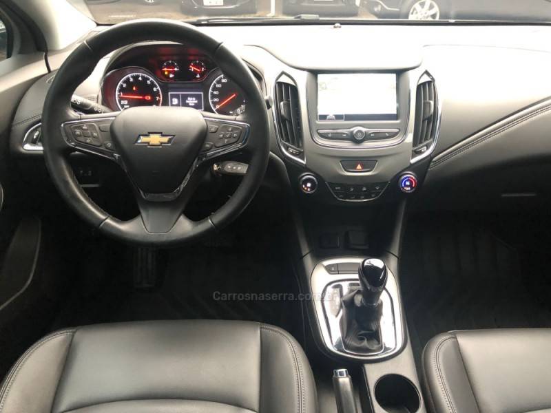 CHEVROLET - CRUZE - 2021/2022 - Branca - R$ 113.900,00