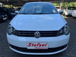 VOLKSWAGEN - POLO - 2013/2014 - Branca - R$ 45.900,00