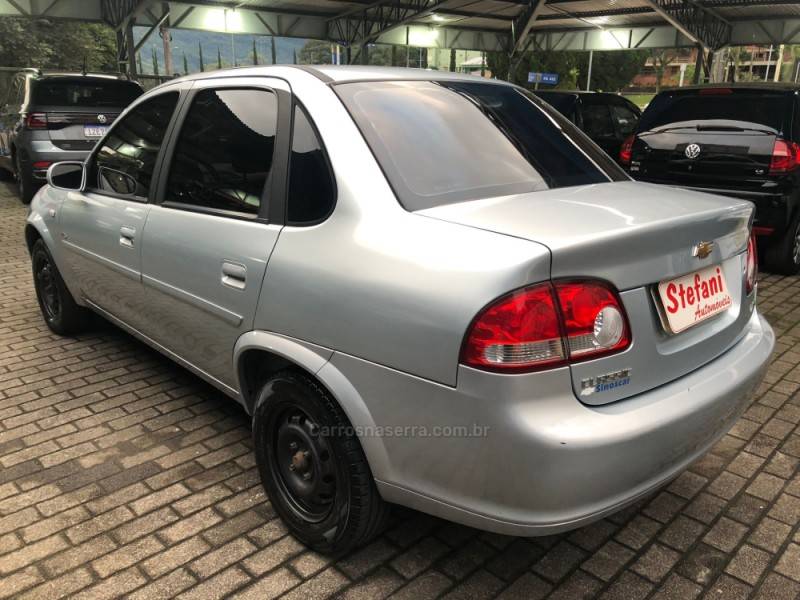 CHEVROLET - CLASSIC - 2011/2012 - Prata - R$ 28.900,00