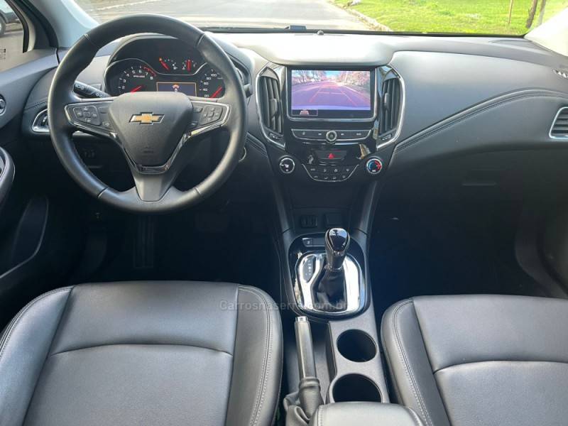 CHEVROLET - CRUZE - 2022/2023 - Branca - R$ 119.900,00