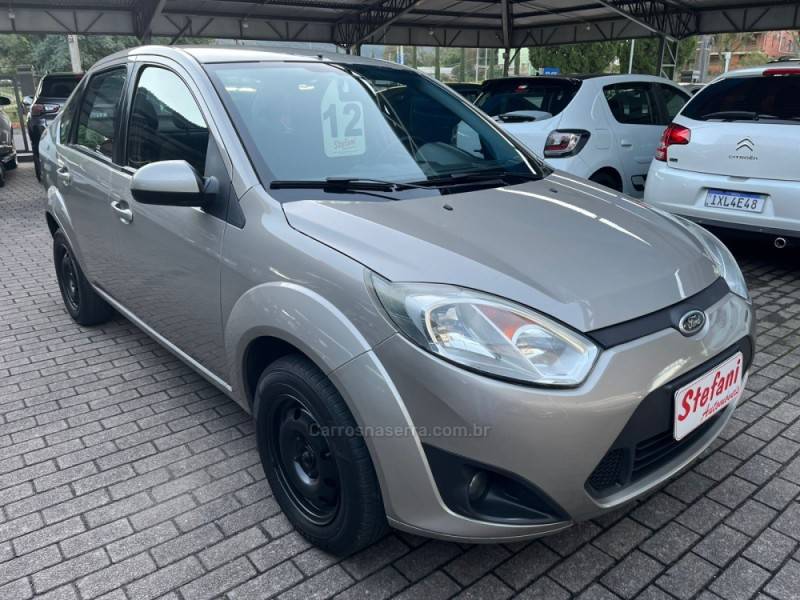 FORD - FIESTA - 2011/2012 - Prata - R$ 35.900,00
