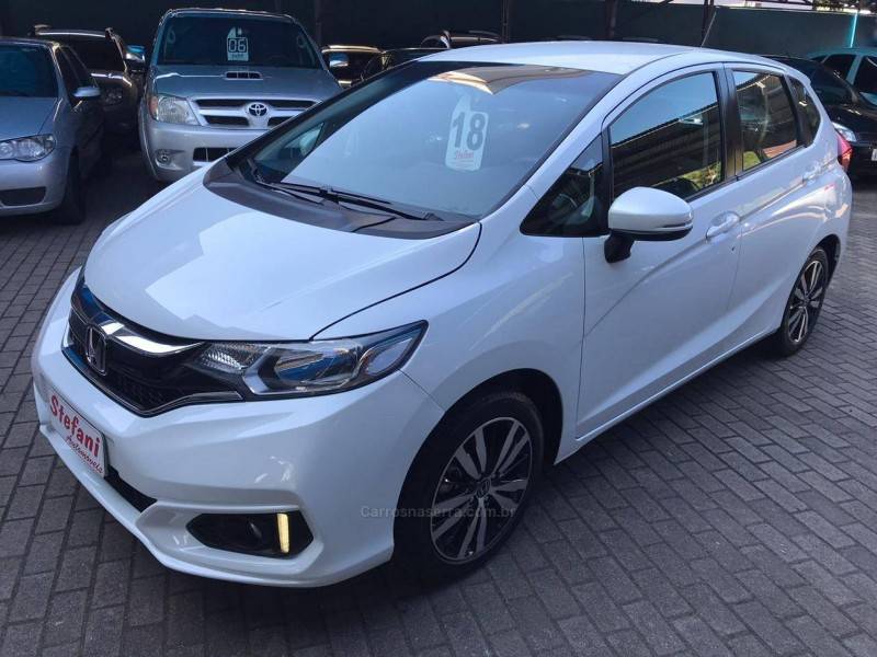 HONDA - FIT - 2017/2018 - Branca - R$ 79.900,00