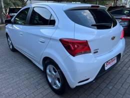 CHEVROLET - ONIX - 2018/2019 - Branca - R$ 68.000,00