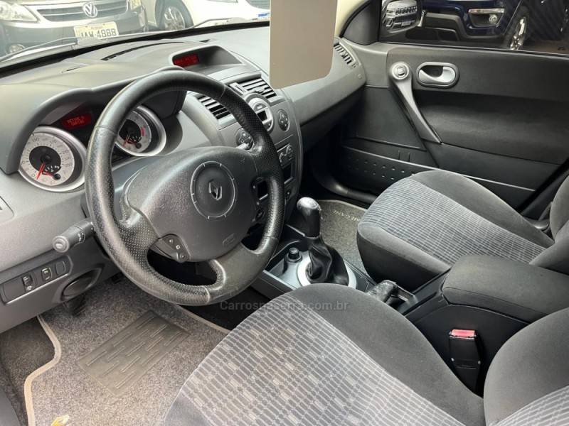 RENAULT - MÉGANE - 2012/2013 - Branca - R$ 36.900,00