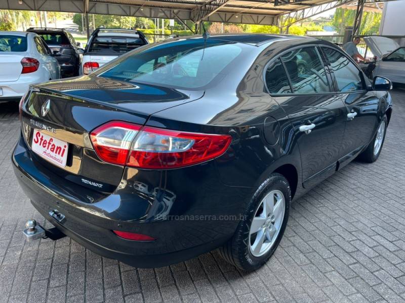 RENAULT - FLUENCE - 2013/2014 - Preta - R$ 44.900,00