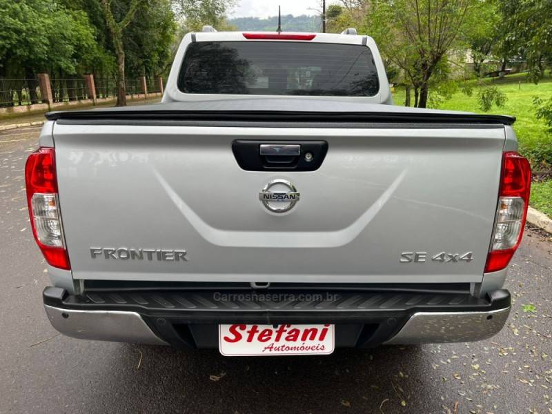 NISSAN - FRONTIER - 2017/2018 - Prata - R$ 134.000,00