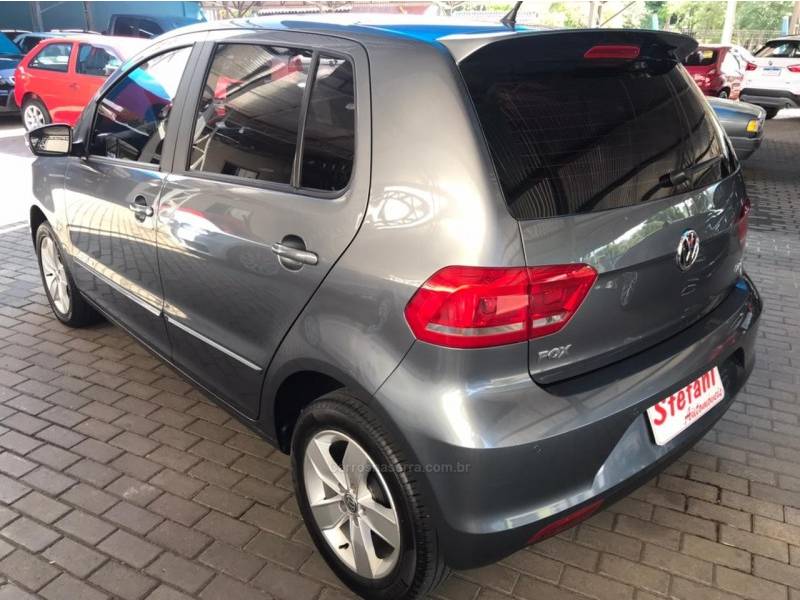 VOLKSWAGEN - FOX - 2017/2018 - Cinza - R$ 57.900,00