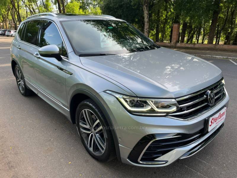 VOLKSWAGEN - TIGUAN - 2024/2024 - Prata - R$ 228.000,00