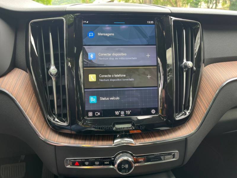 VOLVO - XC60 - 2022/2023 - Cinza - R$ 299.000,00