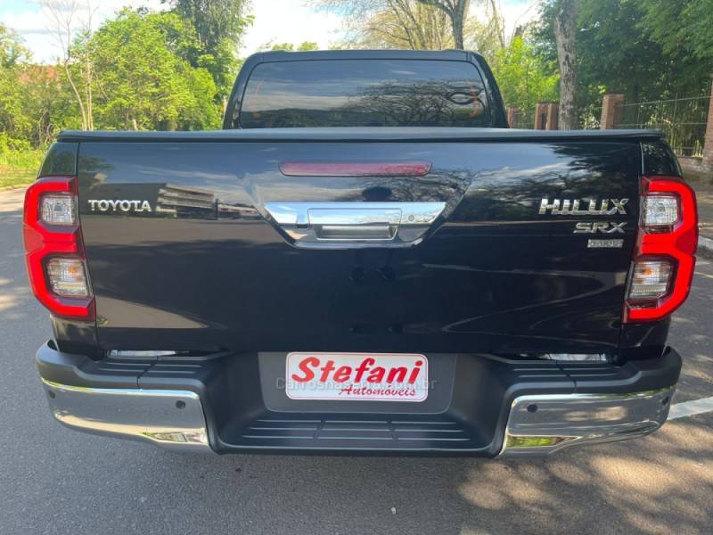 TOYOTA - HILUX - 2024/2024 - Preta - R$ 304.900,00