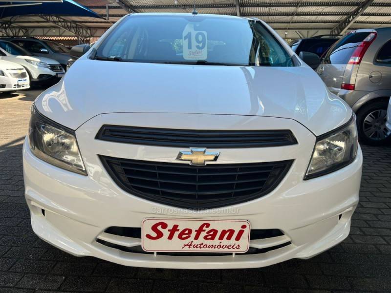 CHEVROLET - ONIX - 2019/2019 - Branca - R$ 53.900,00