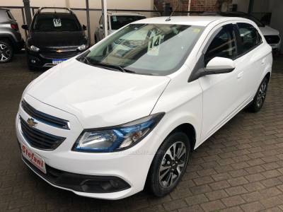 CHEVROLET - ONIX - 2013/2014 - Branca - R$ 51.900,00