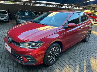 VOLKSWAGEN - POLO - 2022/2023 - Vermelha - R$ 103.000,00