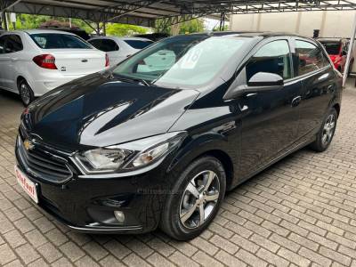 CHEVROLET - ONIX - 2017/2018 - Preta - R$ 67.900,00