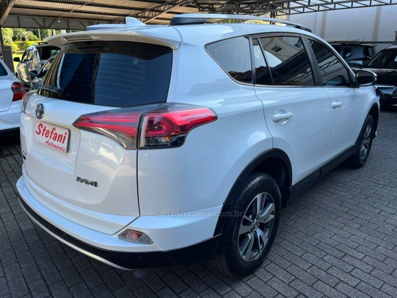 TOYOTA - RAV4 - 2018/2018 - Branca - R$ 125.900,00