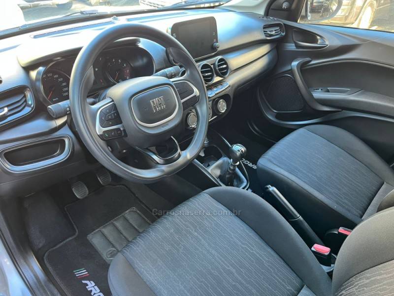 FIAT - ARGO - 2022/2023 - Prata - R$ 69.900,00